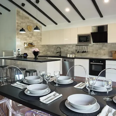 Higer Villa *